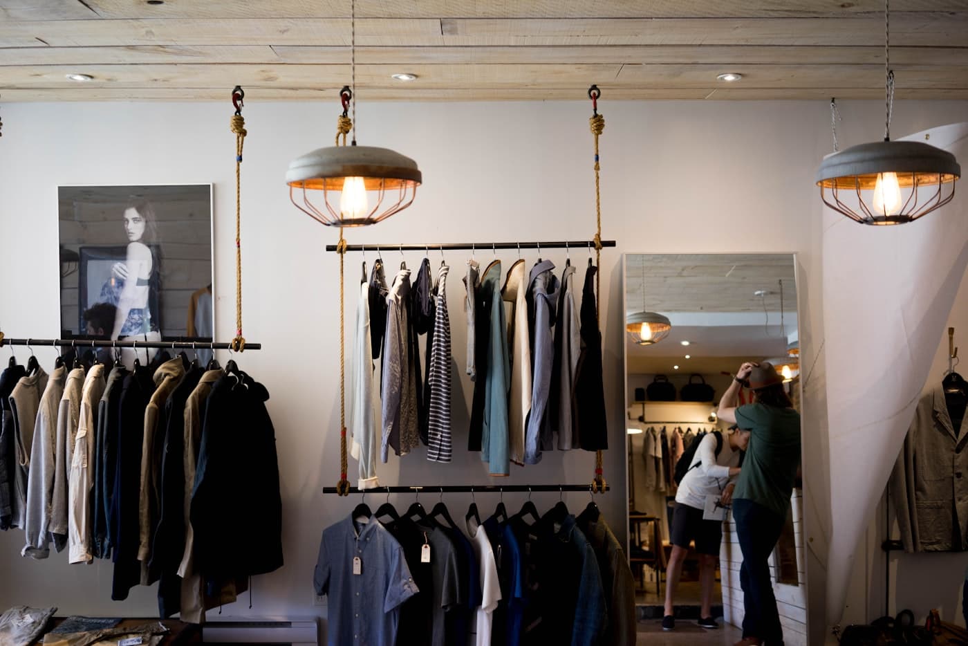 MERAKÎ butik içi — gece galerisi