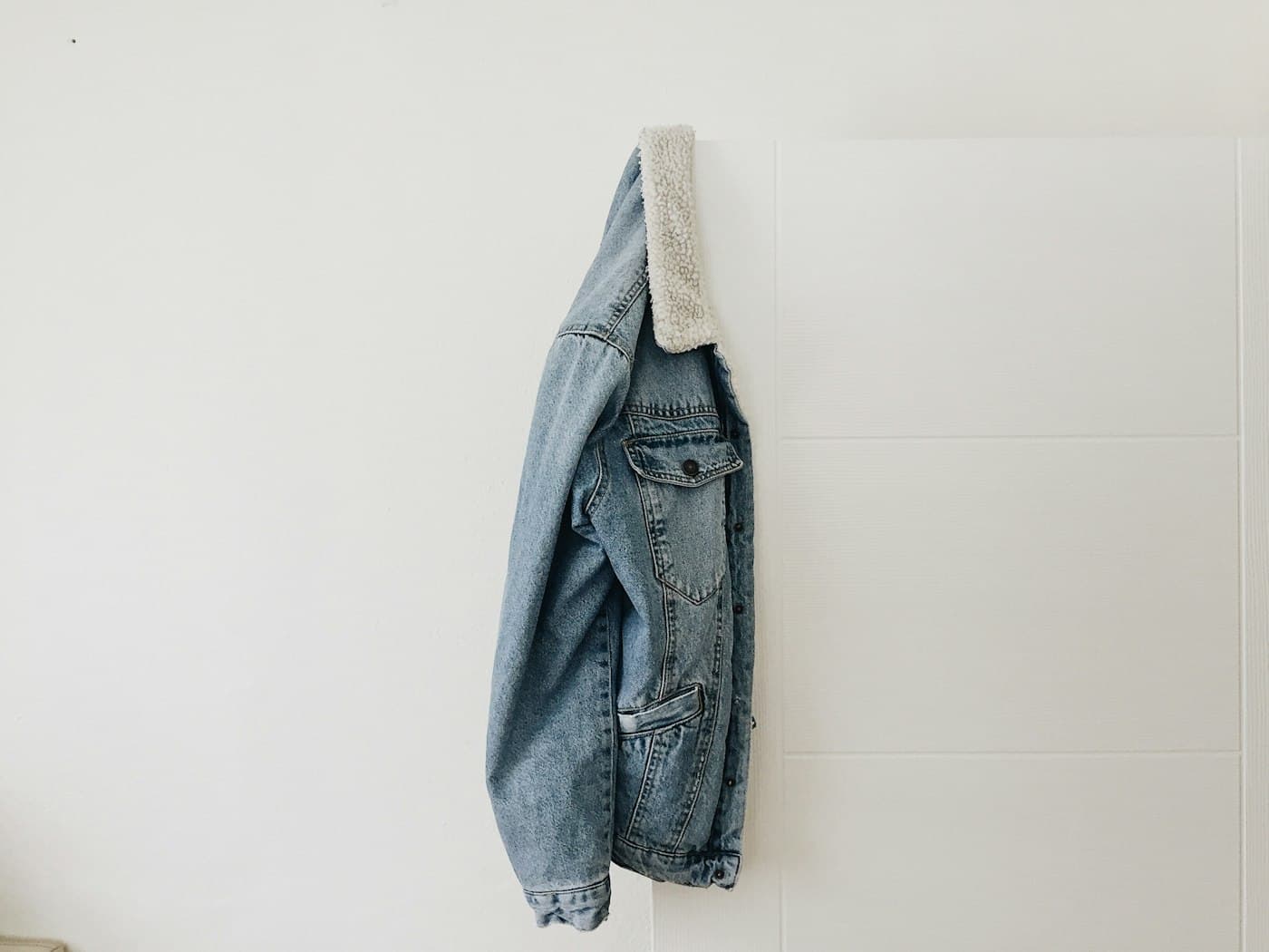 Sherpa denim ceket, askıda